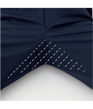 屈伸時や開脚時に動きやすい股の下のマチ