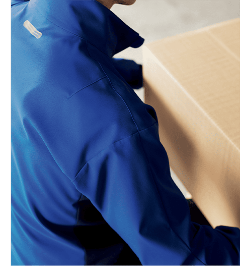 立体断裁と生地感で作業時の着心地も抜群。