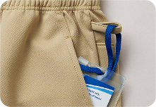 カギなどの持ち歩きに便利なループ付き