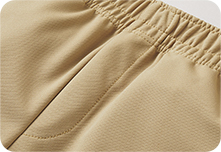 前立て風のステッチ入りで、きちんと感を演出